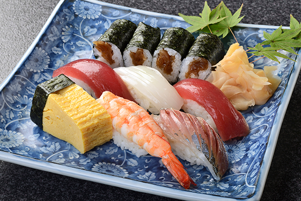 並寿司ランチ　小付け、お椀、新香、デザート付き