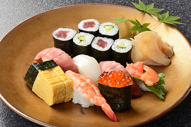 中寿司ランチ　小付け、お椀、新香、デザート付き